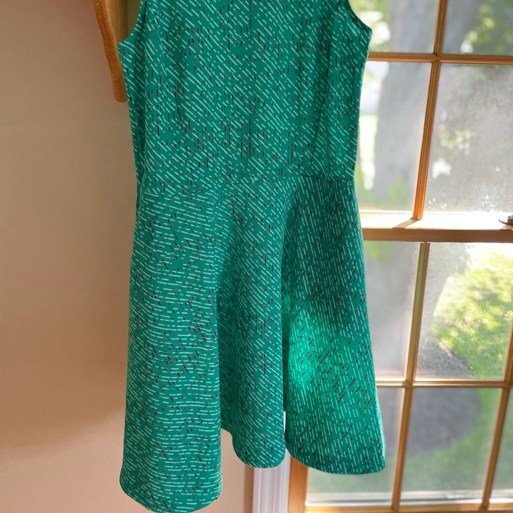 Green summer dress - Picture 2 of 2